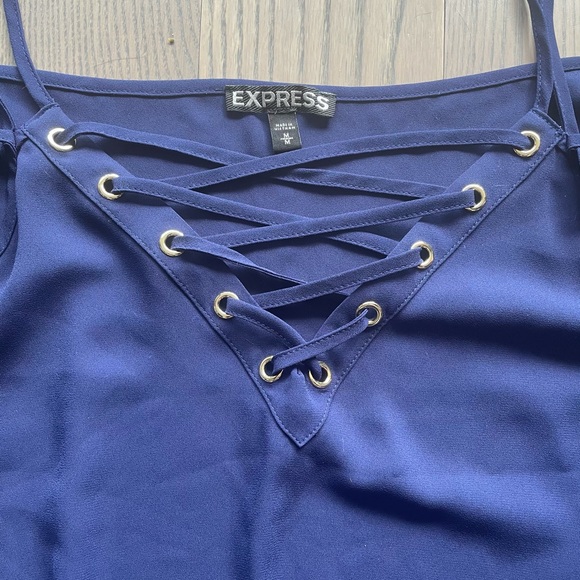 Gorgeous blue crisscross blouse - Picture 2 of 2